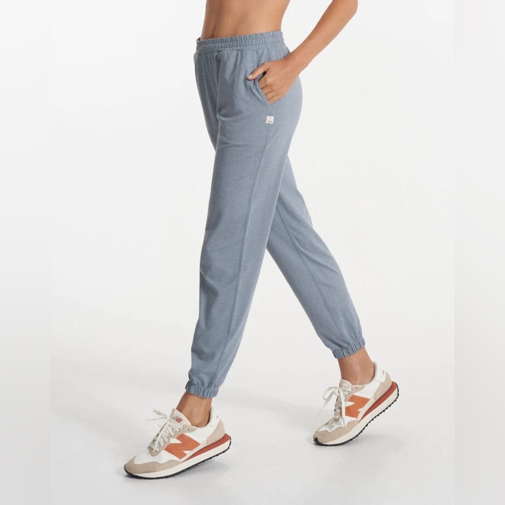 Vuori Boyfriend Jogger in Flint Heather size small